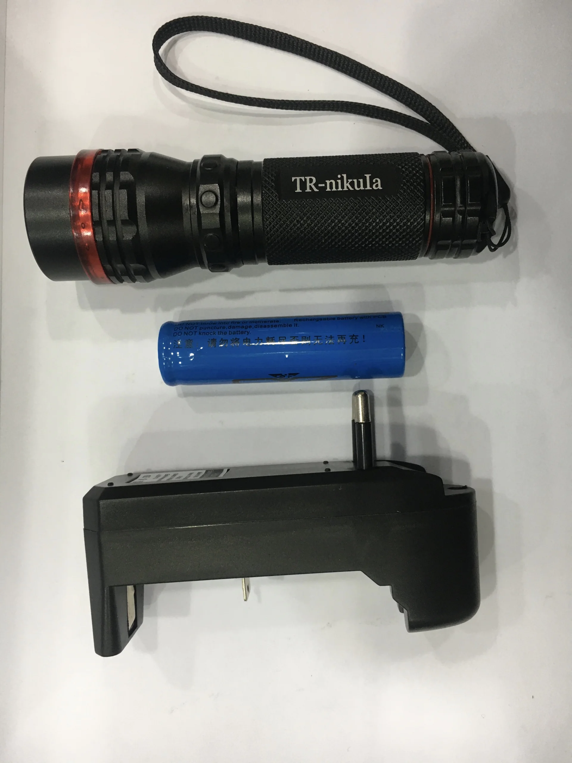 Beyaz Led Işıklı ,şarjlı Pil,şarj Cıhazlı El Fener 620 Beyaz Led Işıklı ,şarjlı Pil,şarj Cıhazlı El Fener 620