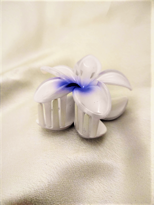 BEYAZ LOTUS ÇİÇEK PARLAK AKRİLİK KADIN VİNTAGE MANDAL TOKA-MANTOK