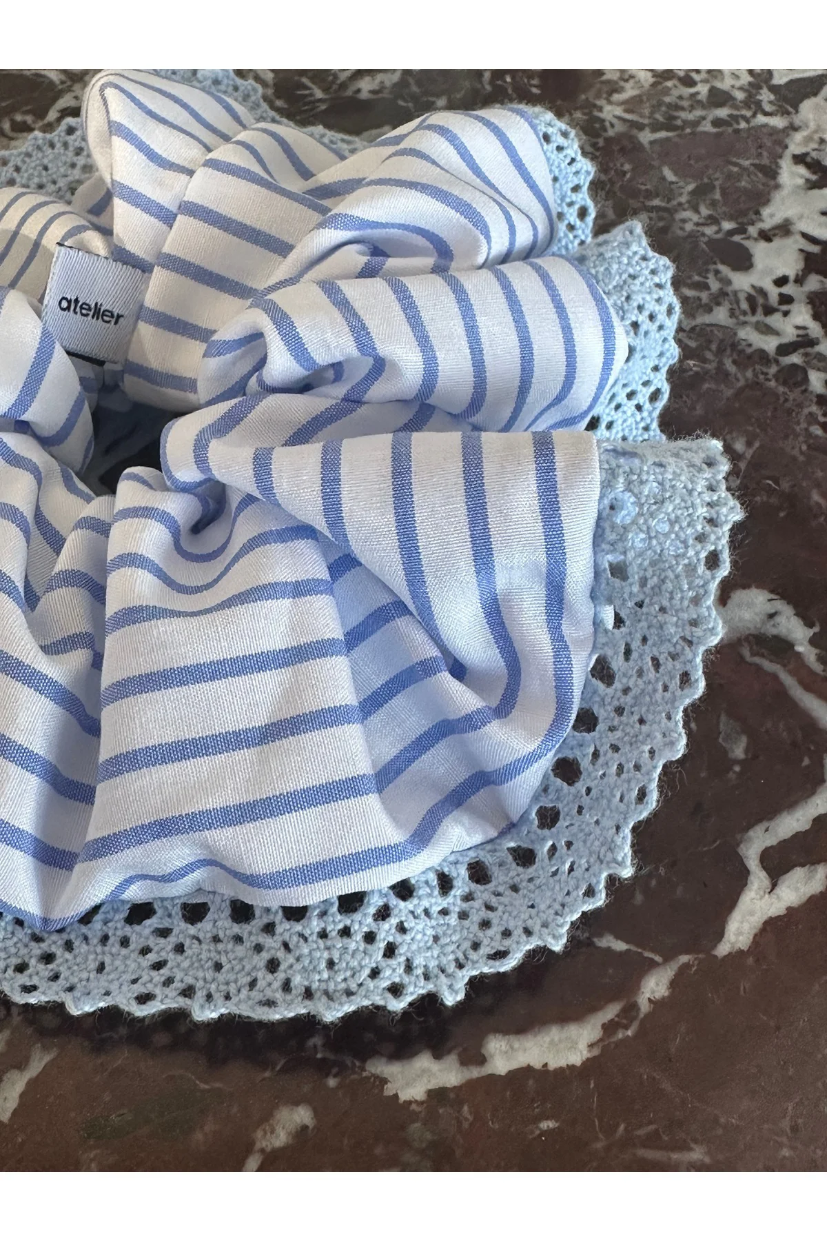 Beyaz Mavi Çizgili Dantelli Scrunchie Lastik Toka