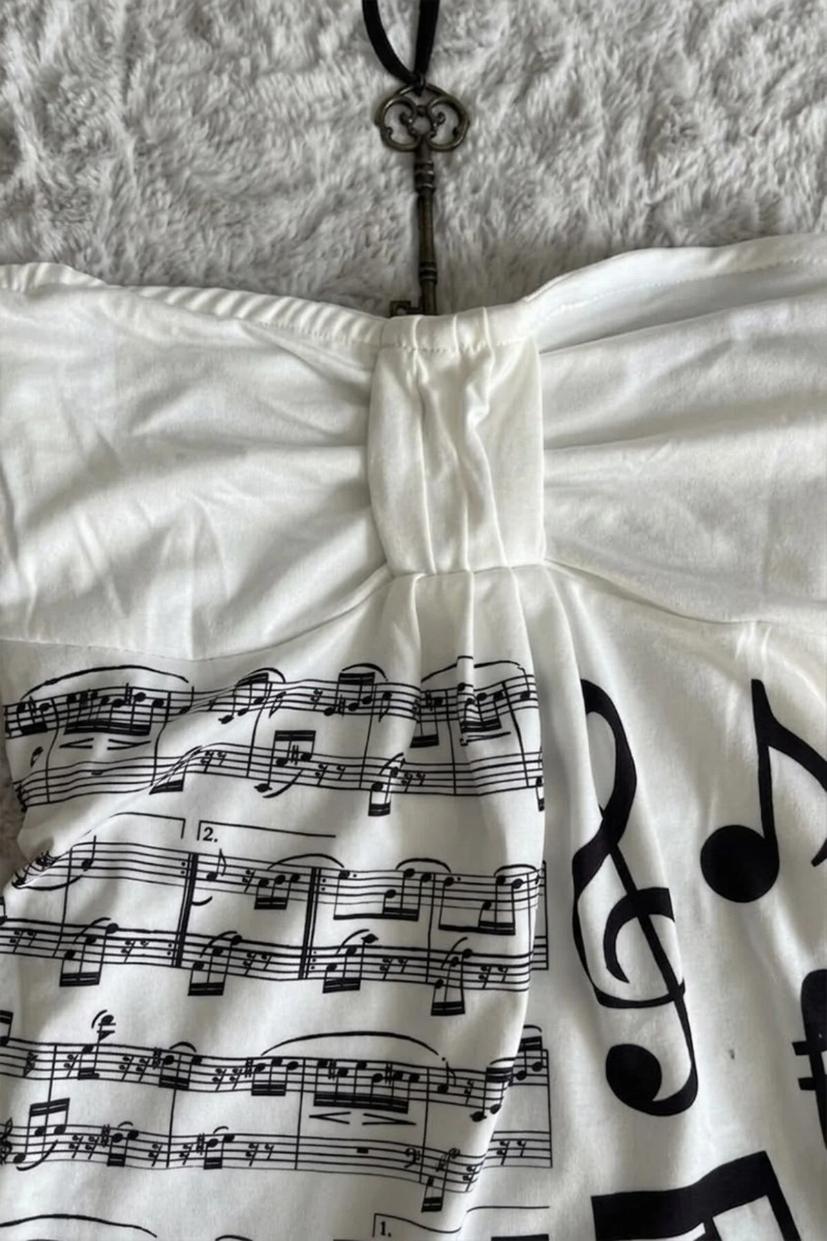 Beyaz Nota Desenli Piano Detaylı Y2K Straplez Crop Beyaz Nota Desenli Piano Detaylı Y2K Straplez Crop Fiyatı, Yorumları ve Özellikleri