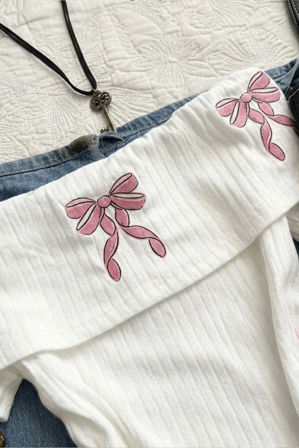 Beyaz Pembe Fiyonklu Harajuku Y2K Kısa Kollu Crop Beyaz Pembe Fiyonklu Harajuku Y2K Kısa Kollu Crop