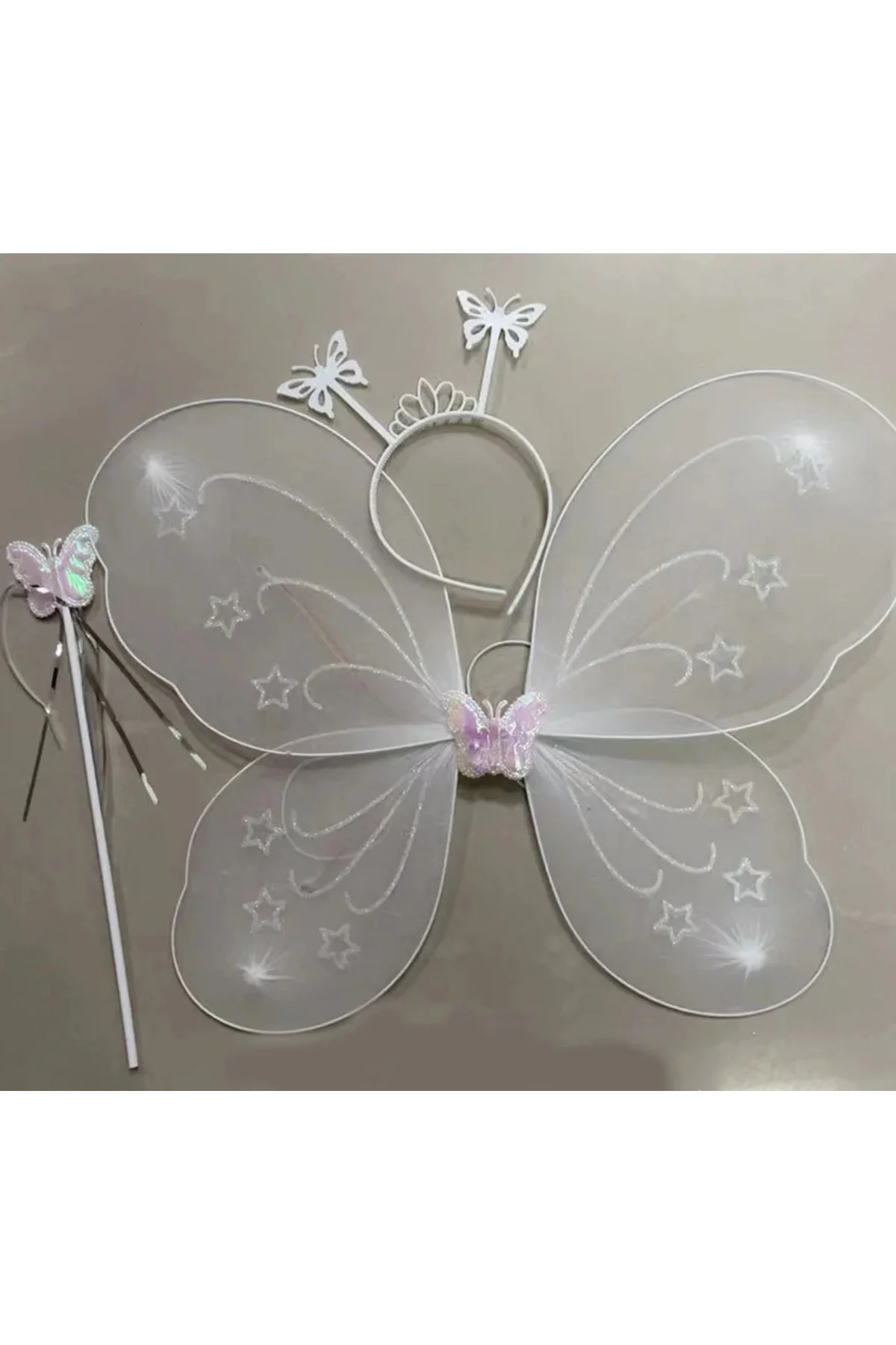 Beyaz Renk Kelebek Kanadı Tacı ve Sopası 50x37 cm Beyaz Renk Kelebek Kanadı Tacı ve Sopası 50x37 cm