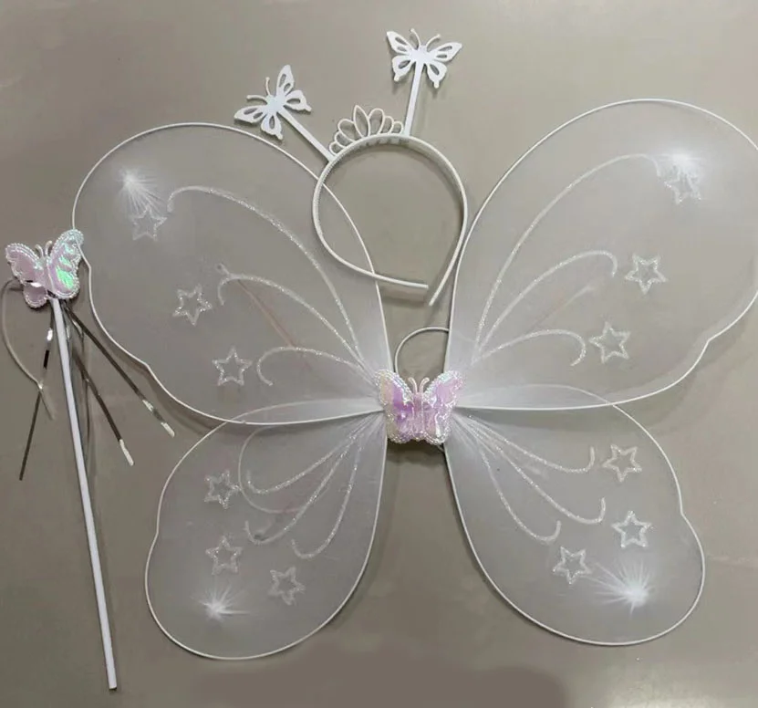Beyaz Renk Kelebek Kanadı Tacı ve Sopası 50x37 cm Beyaz Renk Kelebek Kanadı Tacı ve Sopası 50x37 cm