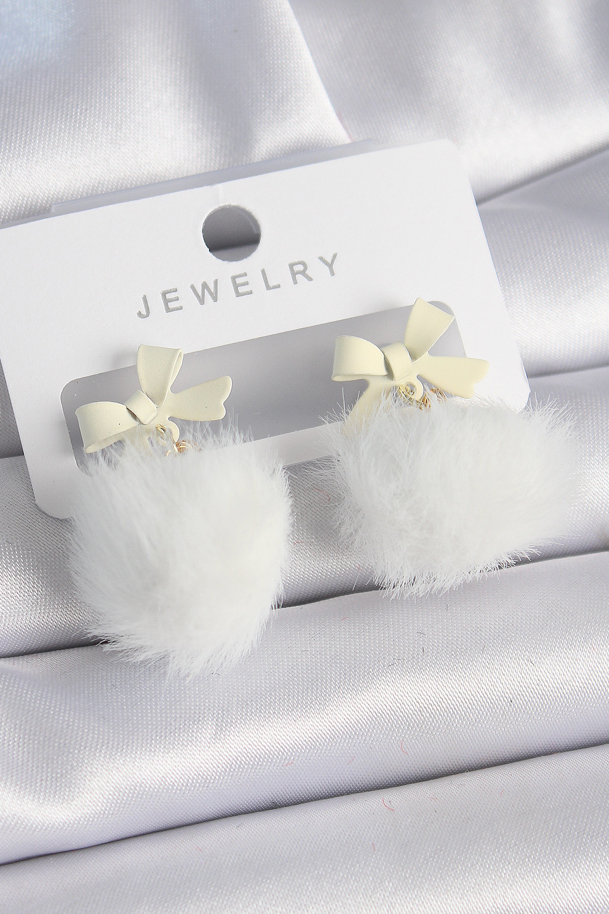 Stillove Beyaz Renk Kurdele Tüylü Ponpon Model Kadın Küpe Sl8953