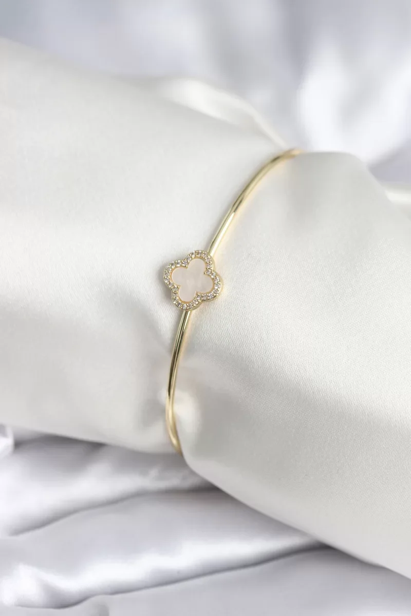 Beyaz Sedefli Yonca Model Gold Renk Kadın Bileklik - Lisinya