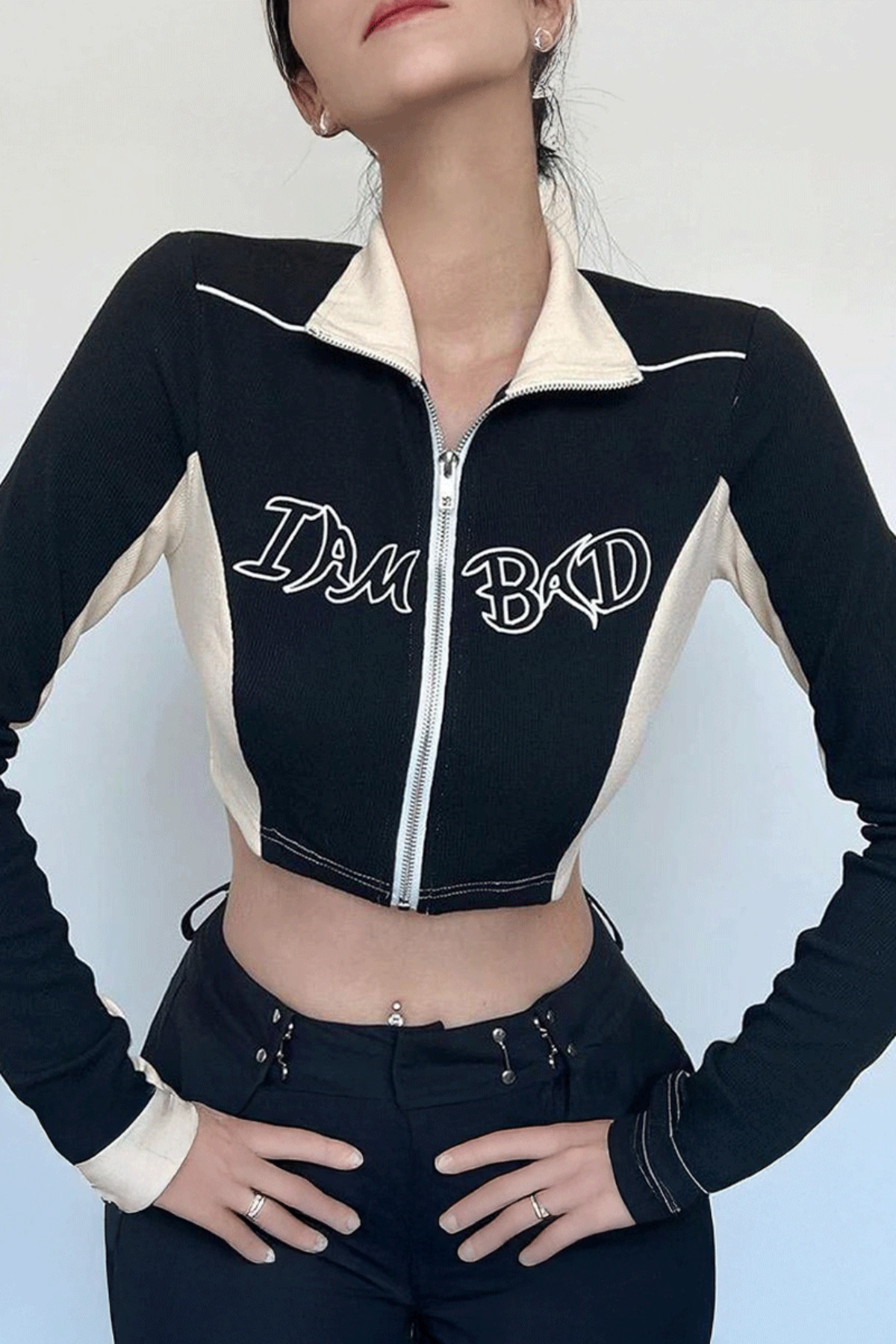 Köstebek Beyaz Şeritli İ Am Bad Fermuarlı Siyah Uzun Kollu Crop Hırka