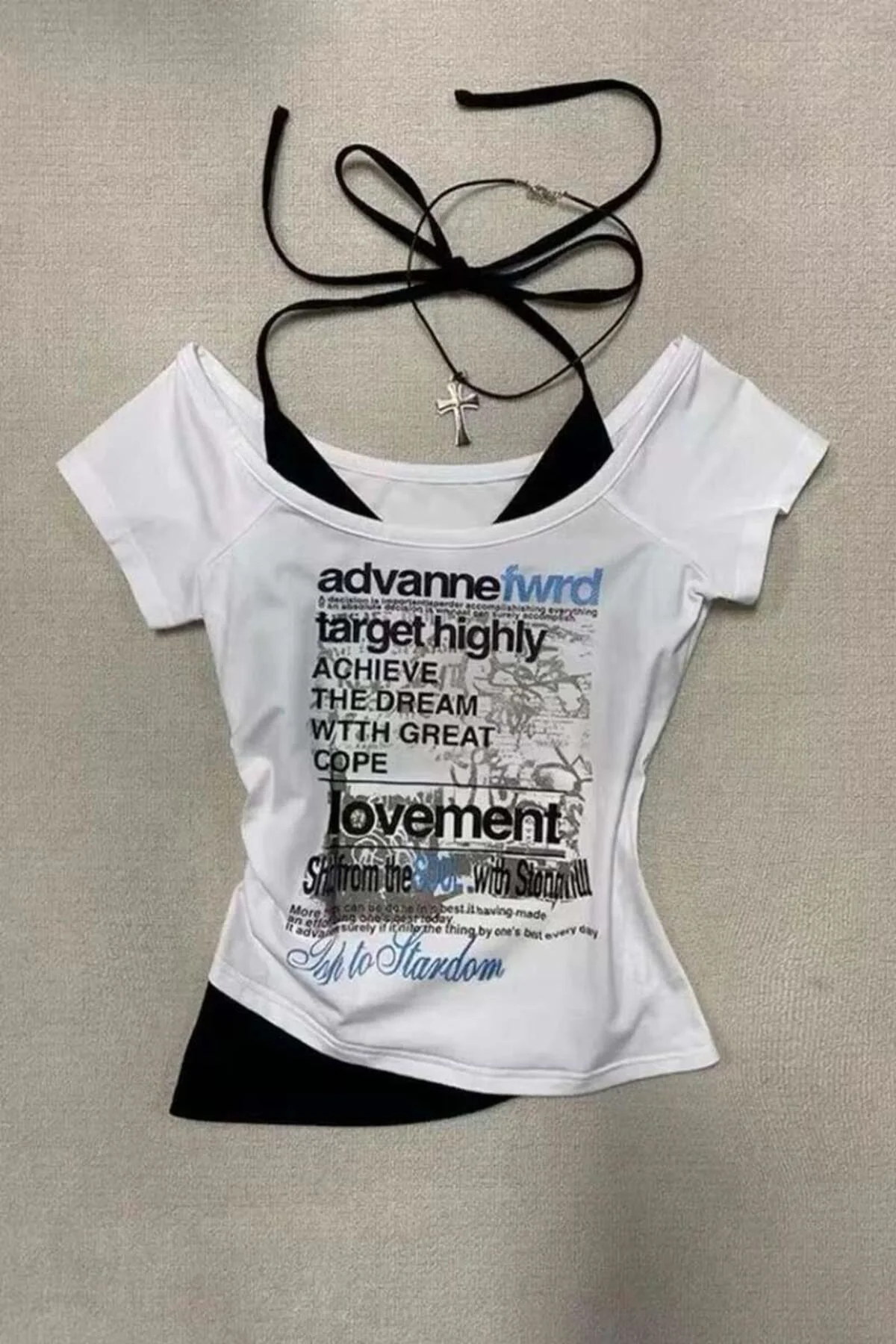 Beyaz Target Highly Lovement Madonna Yaka Ek Askılı Kısa Kollu Full Body Crop
