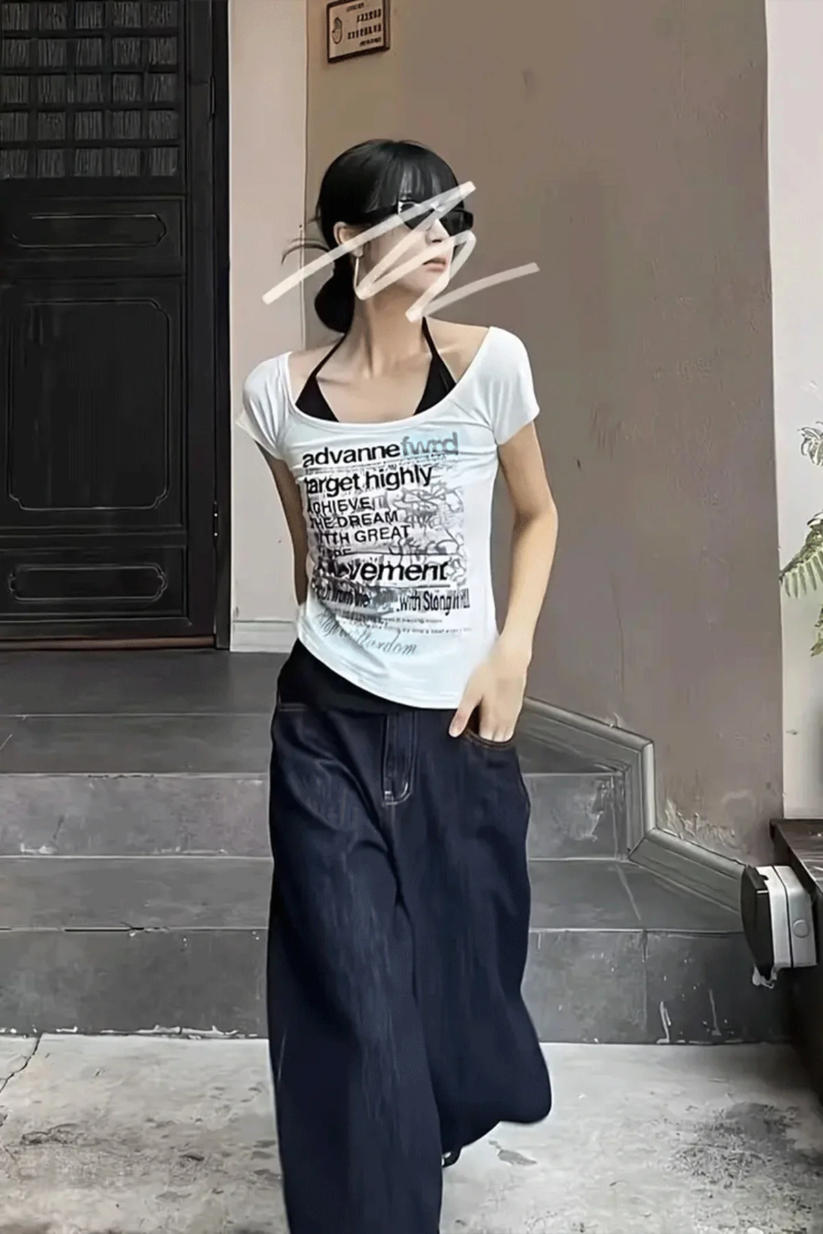 Beyaz Target Highly Lovement Madonna Yaka Ek Askılı Kısa Kollu Full Body Crop
