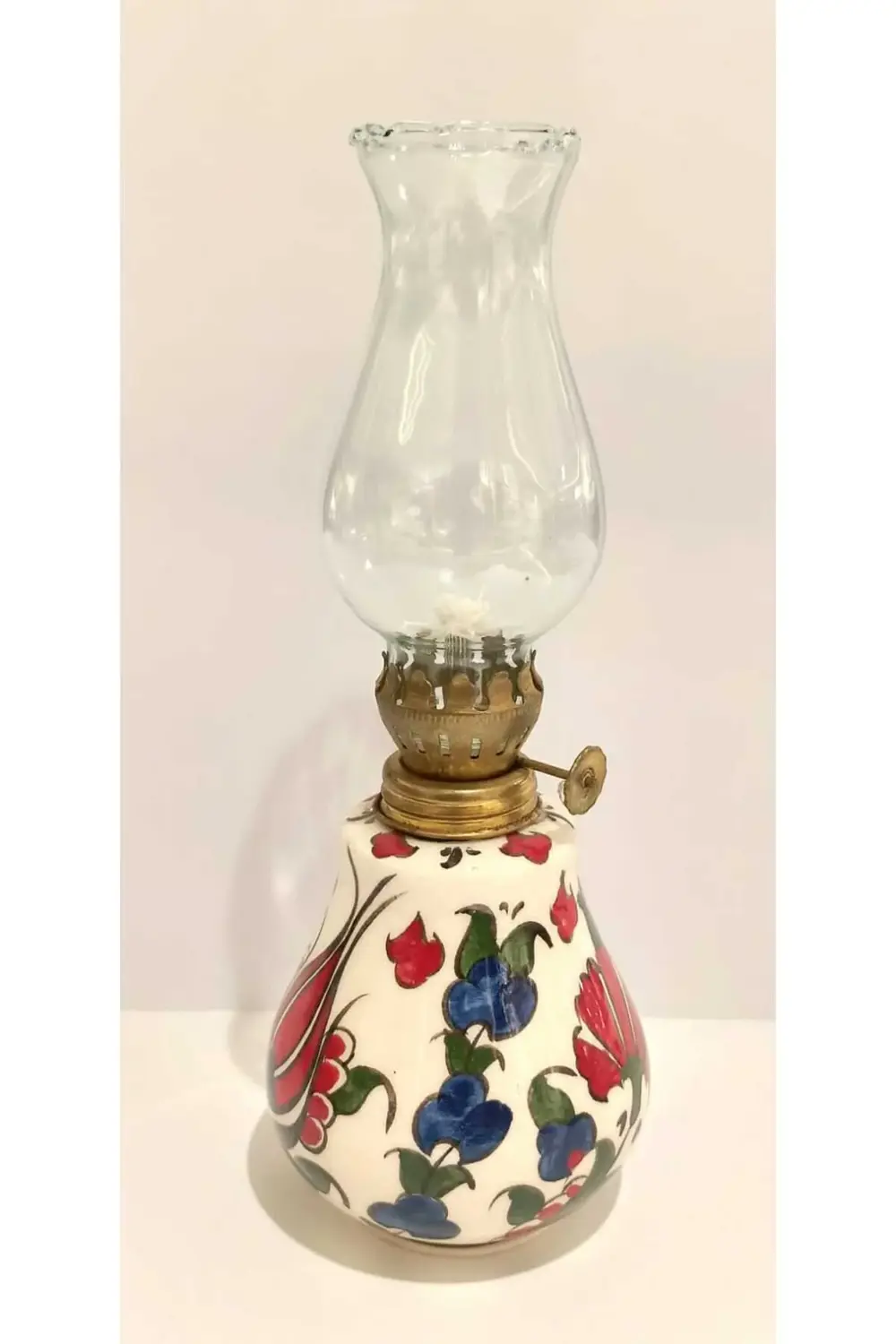 Beyaz Üstüne Motifli El Yapımı Gaz Lambası