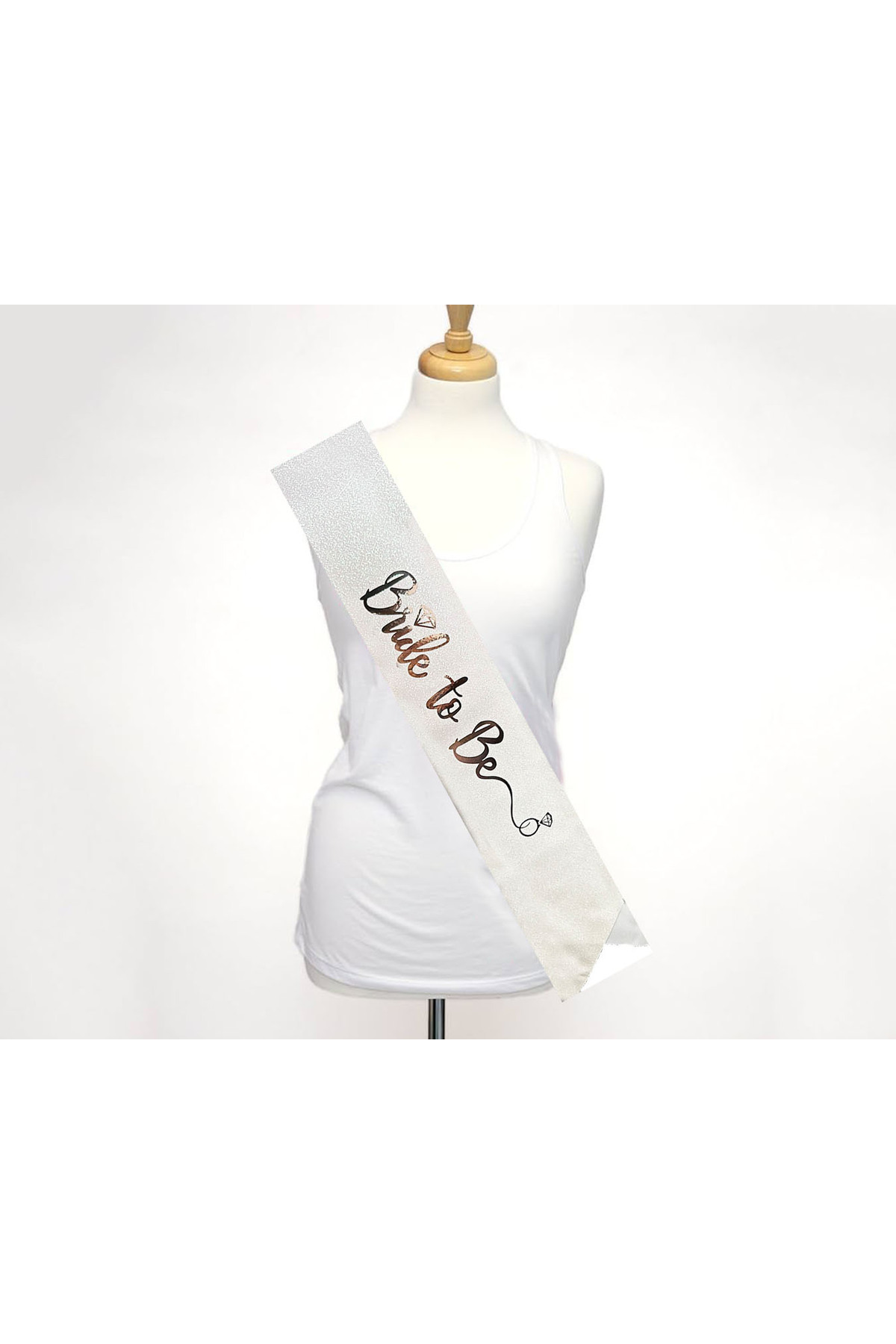 Ok Aksesuar Beyaz Üzeri Gümüş İtalik Alyanslı Bride To Be Yazılı Simli İşıltı