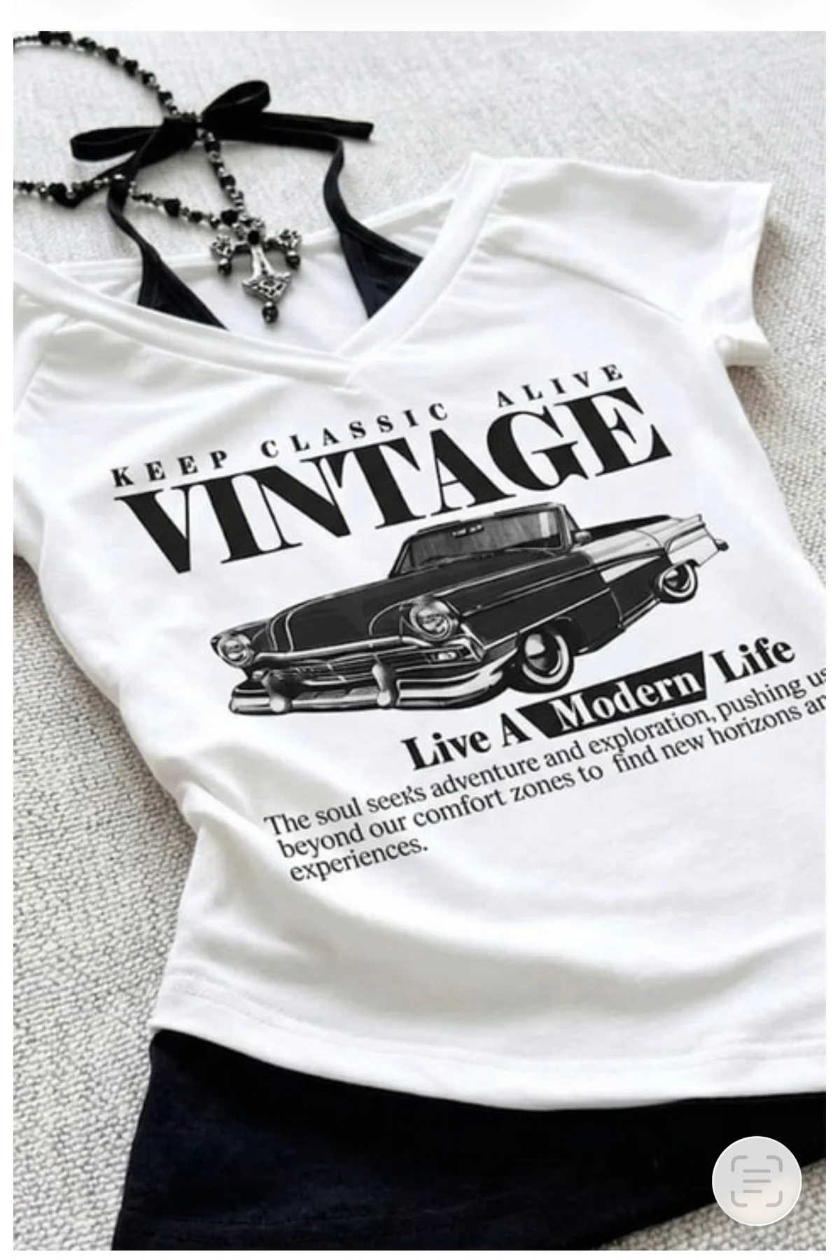Beyaz Vintage Modern Life Ek Askılı Y2K Kısa Kollu Crop