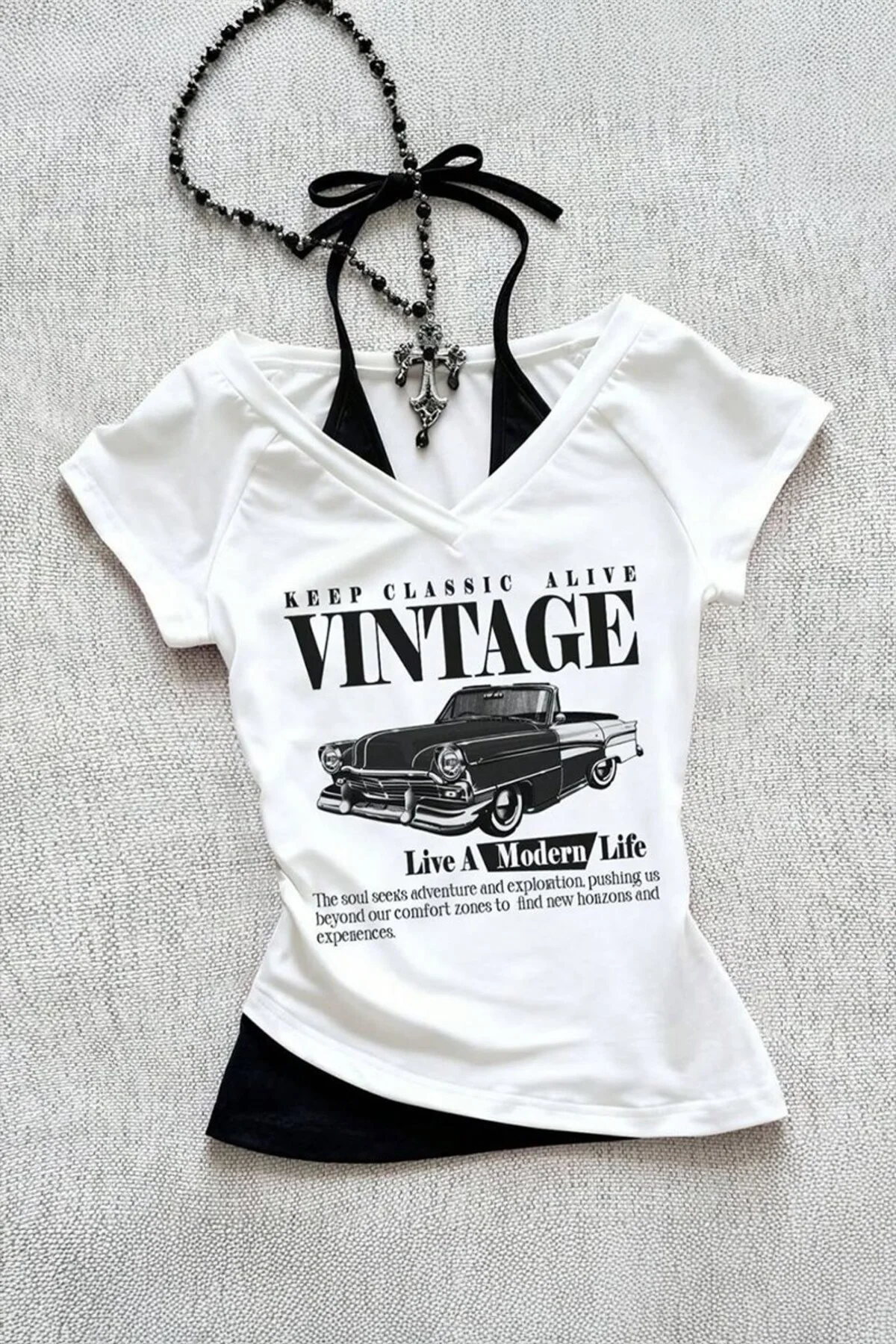 Beyaz Vintage Modern Life Ek Askılı Y2K Kısa Kollu Crop