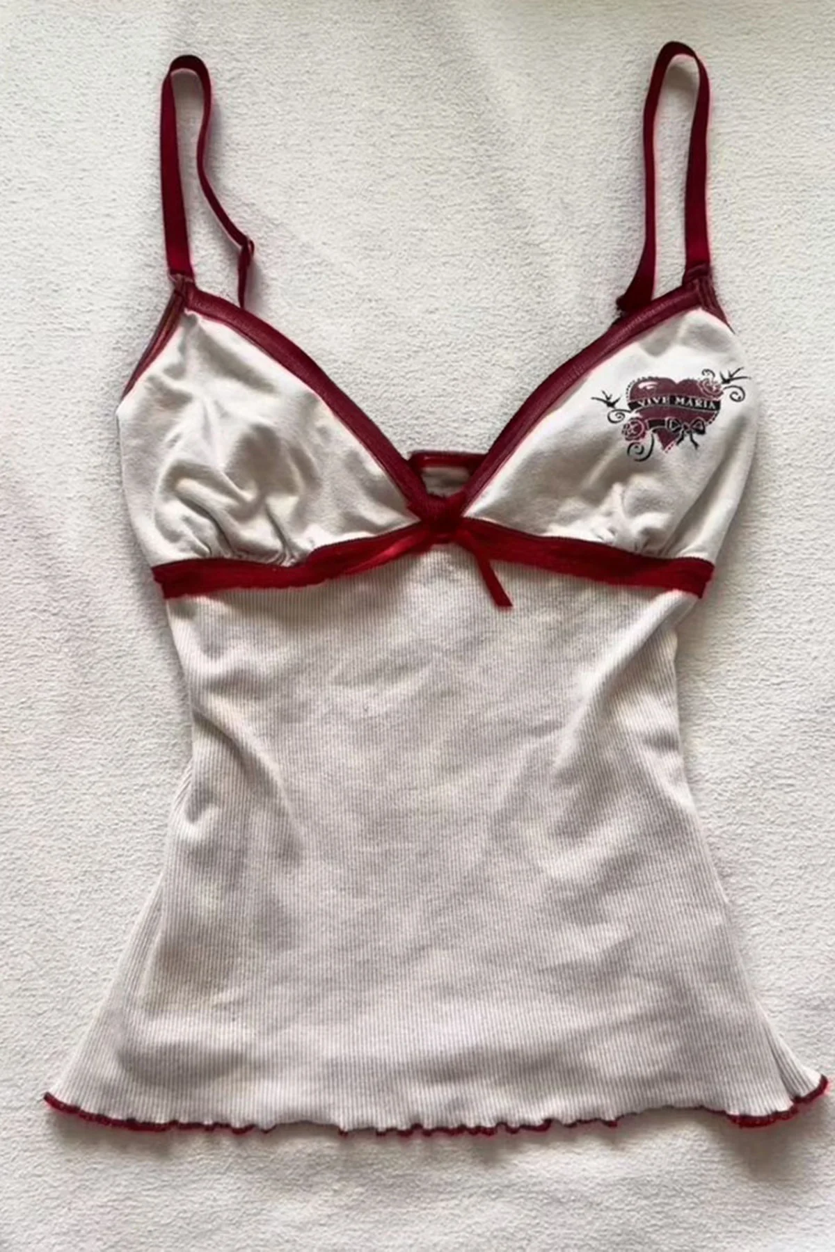 Beyaz Vive Maria Kırmızı Şeritli Fiyonk Detaylı Vintage Y2K Askıl Beyaz Vive Maria Kırmızı Şeritli Fiyonk Detaylı Vintage Y2K Askıl