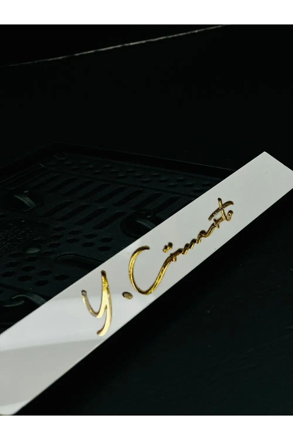 BEYAZ ZEMİN Lux Kişiye Özel Motor Takmatik Plakalık