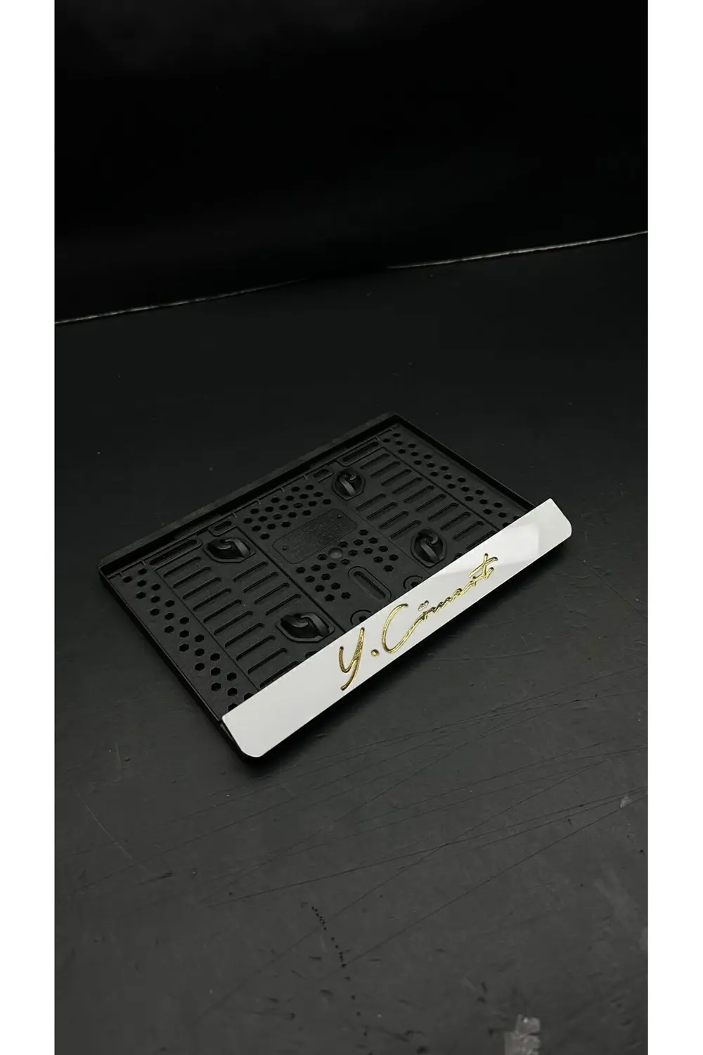 BEYAZ ZEMİN Lux Kişiye Özel Motor Takmatik Plakalık