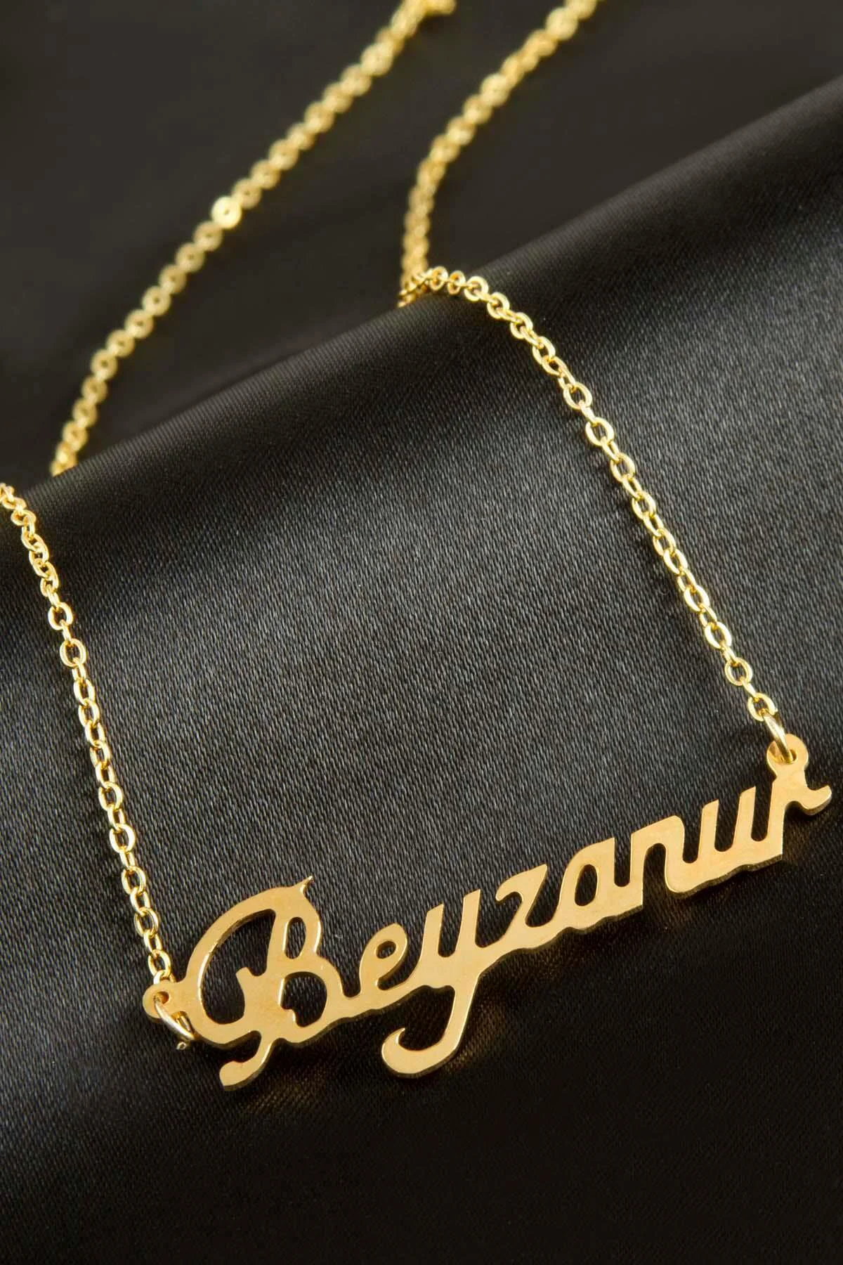 Beyzanur İsimli Kolye (Kişiye Özel) Beyzanur İsimli Kolye (Kişiye Özel)