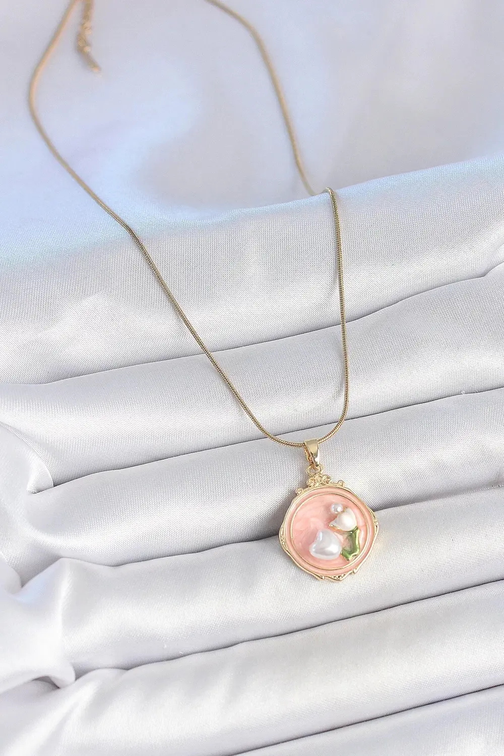 BFS 316L Çelik Gold Renk Zincir Pembe Mineli İncili Çiçek İşlemel BFS 316L Çelik Gold Renk Zincir Pembe Mineli İncili Çiçek İşlemel