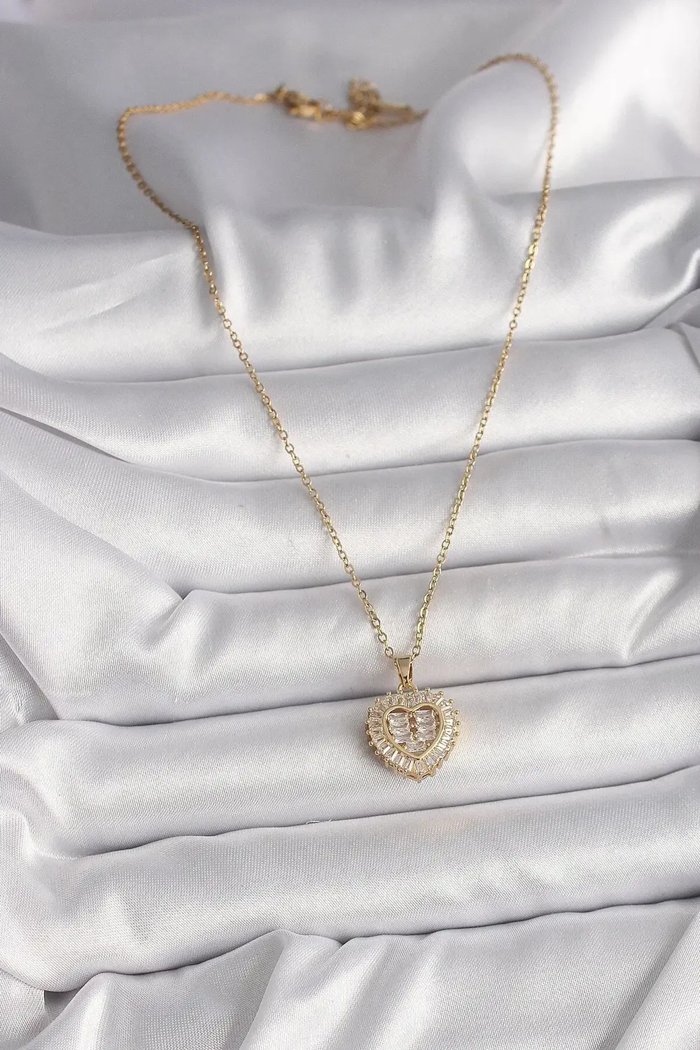 BFS 316L Çelik Gold Renk Zincir Zirkon Taşlı Kalp Model Kadın Kol