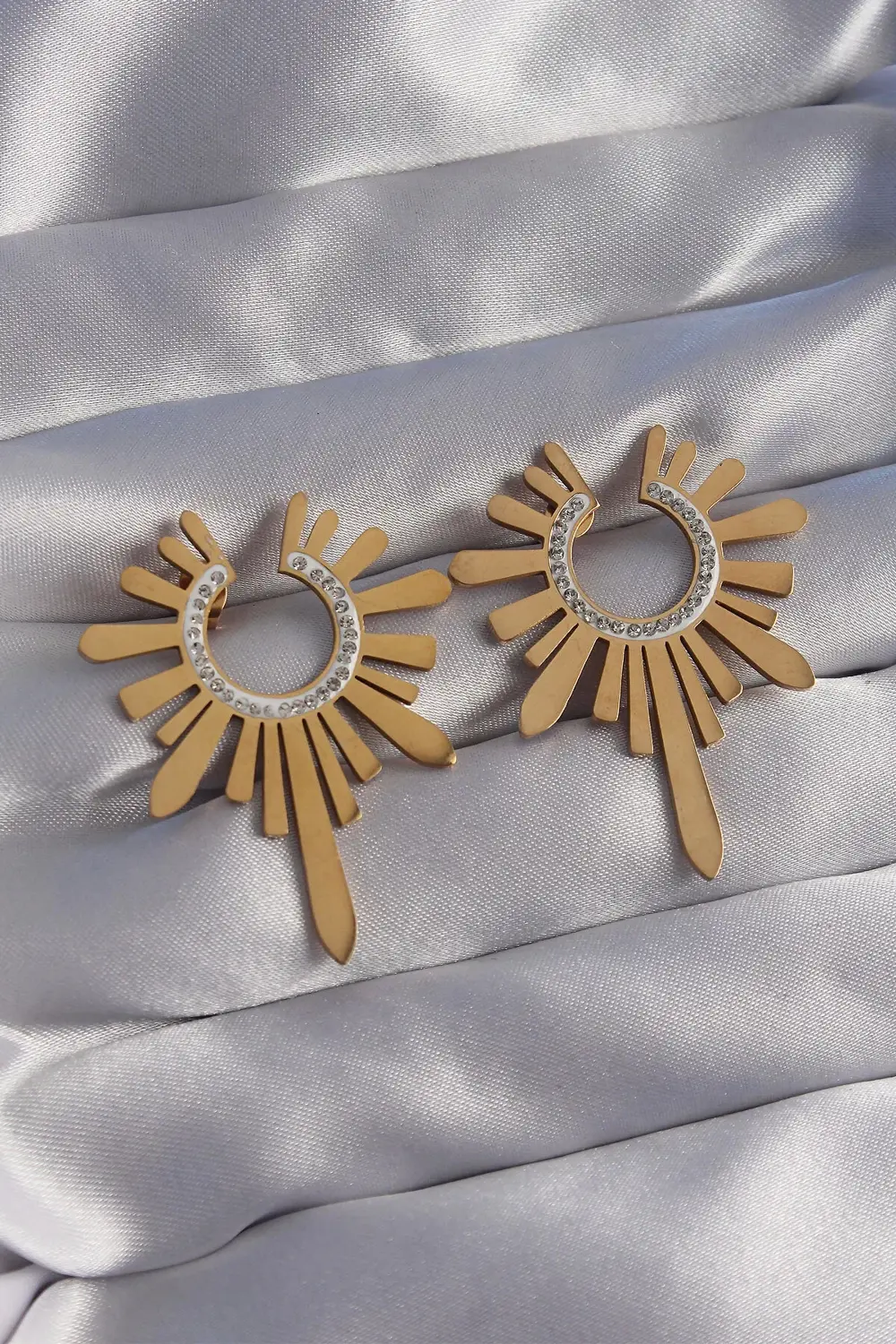 BFS 316L Çelik Gold Renk Zirkon Taşlı Güneş Figürlü Küpe