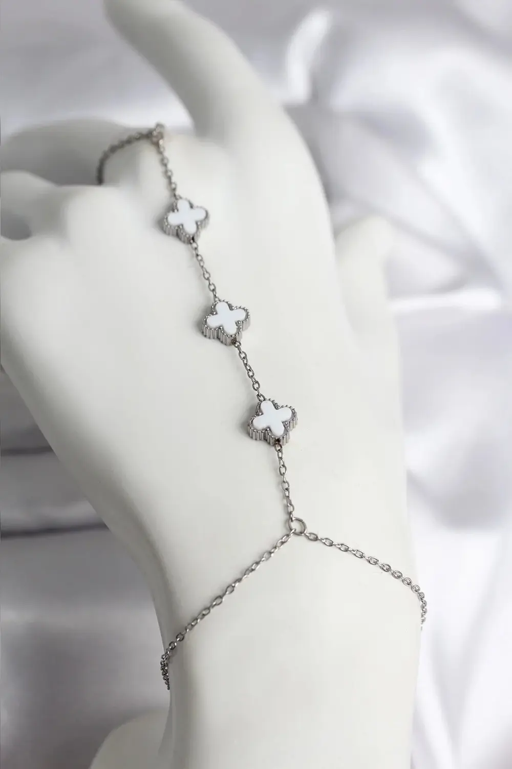 BFS 316L Çelik Gümüş Renk Beyaz Yonca Model Kadın Şahmeran