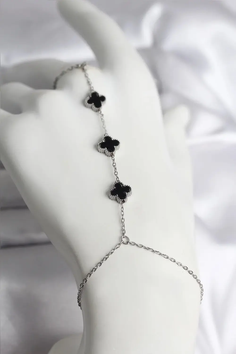 BFS 316L Çelik Gümüş Renk Siyah Yonca Model Kadın Şahmeran