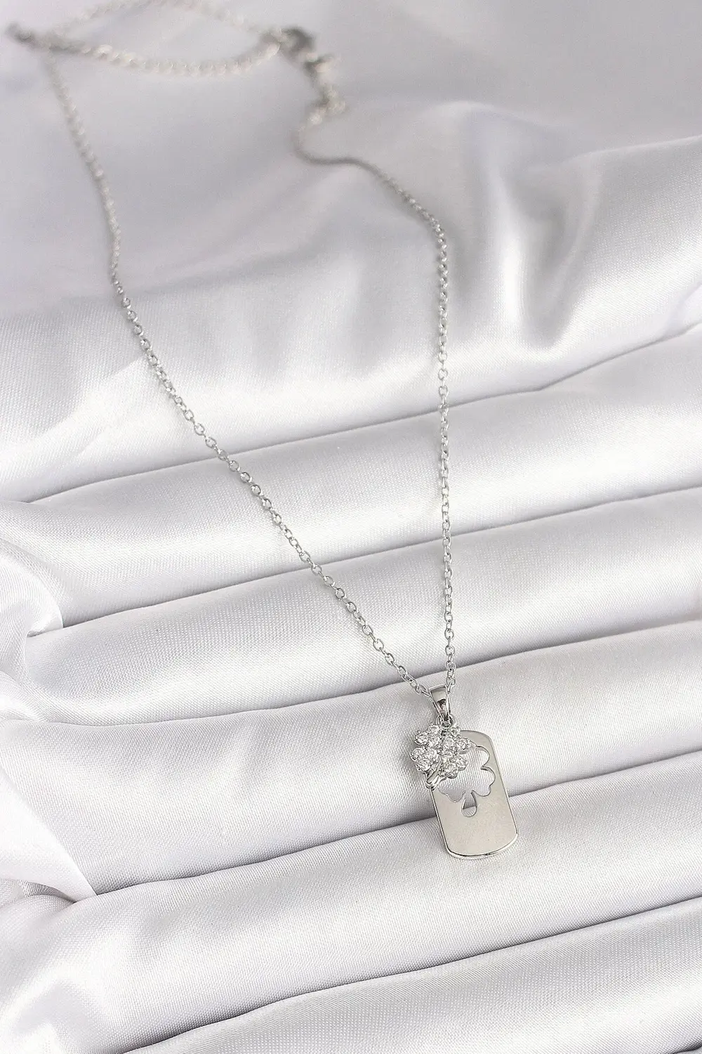 BFS 316L Çelik Gümüş Renk Zincir Zirkon Taşlı Yonca Model Kadın K