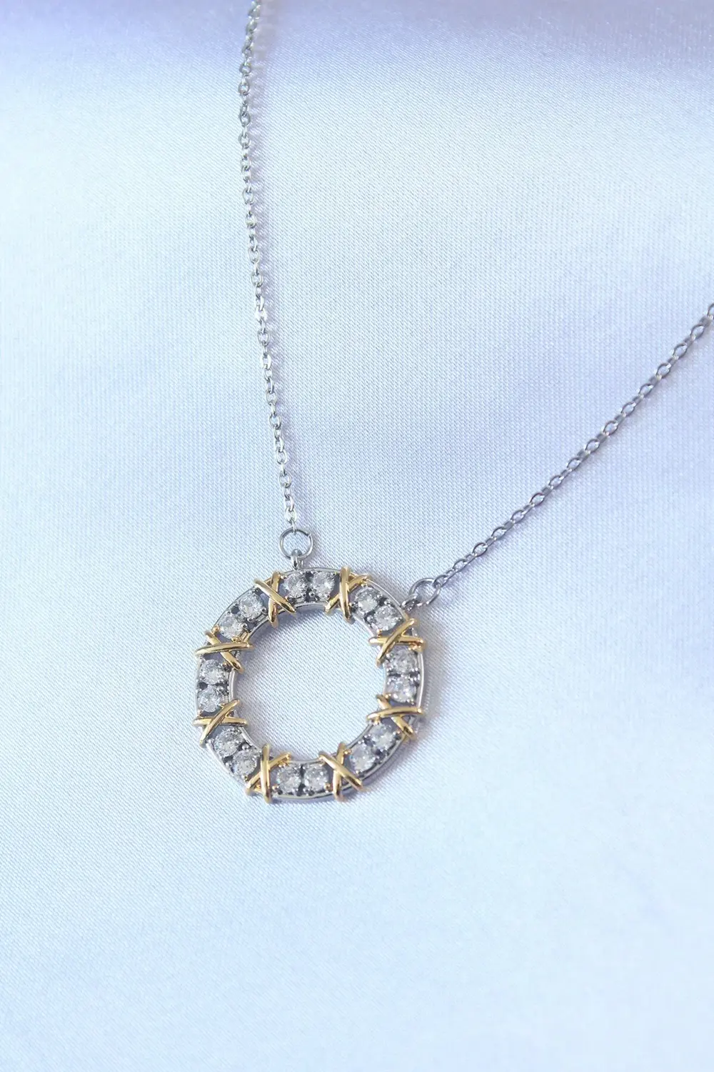 BFS 316L Çelik Gümüş Renk Zirkon Taşlı Gold Detay Xoxo Kadın Koly