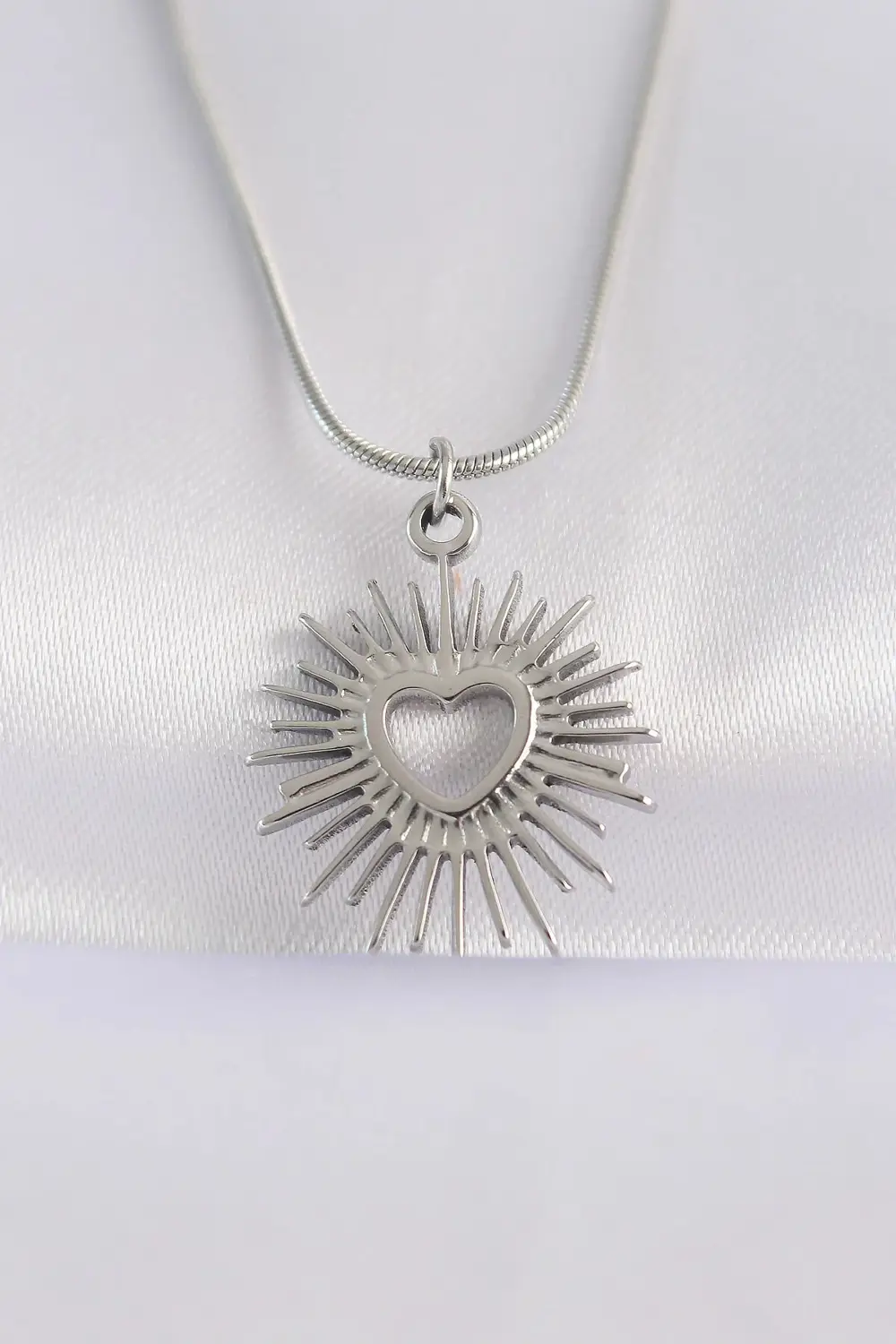 BFS 316L Çelik Zincir Gümüş Renk Kalp Güneşi Tasarımlı Kolye