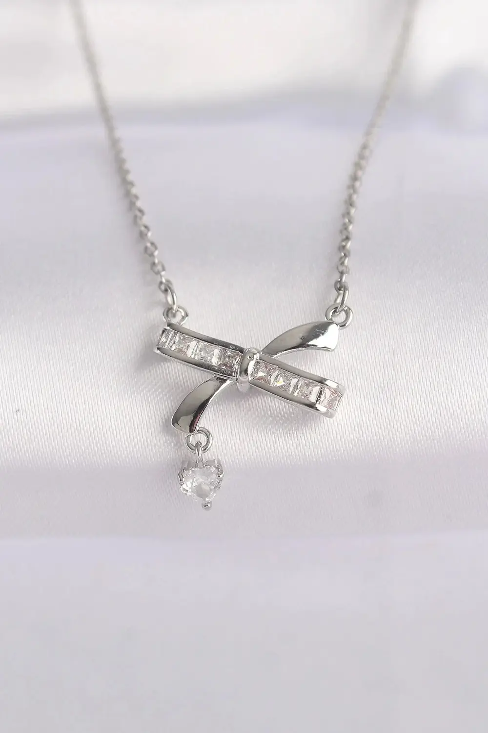 BFS 316L Çelik Zincir Gümüş Renk Zirkon Taşlı Kalp Detay Fiyonk K