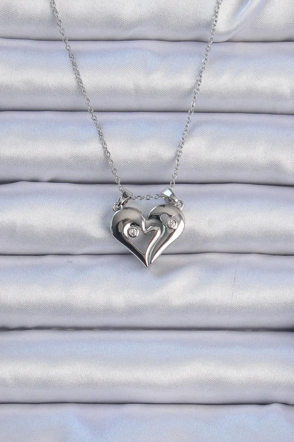 BFS 316L Çelik Zincir Gümüş Renk Zirkon Taşlı Mıknatıslı Kalp Kol