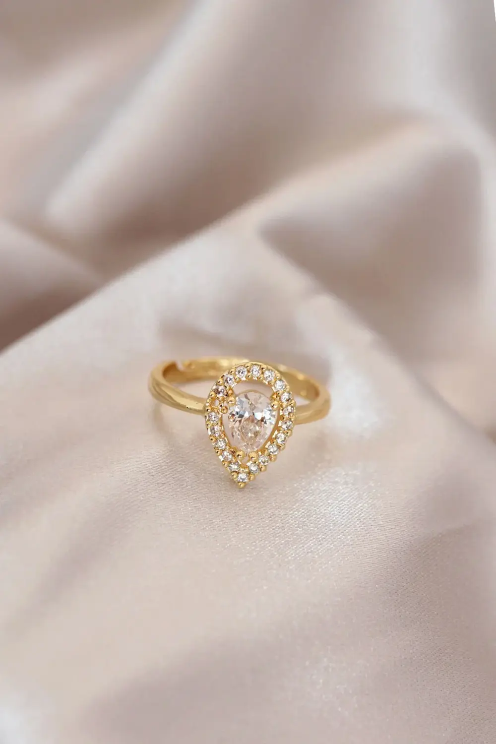 BFS Ayarlamalı Gold Renk Metal Zirkon Taşlı Damla Model Yüzük