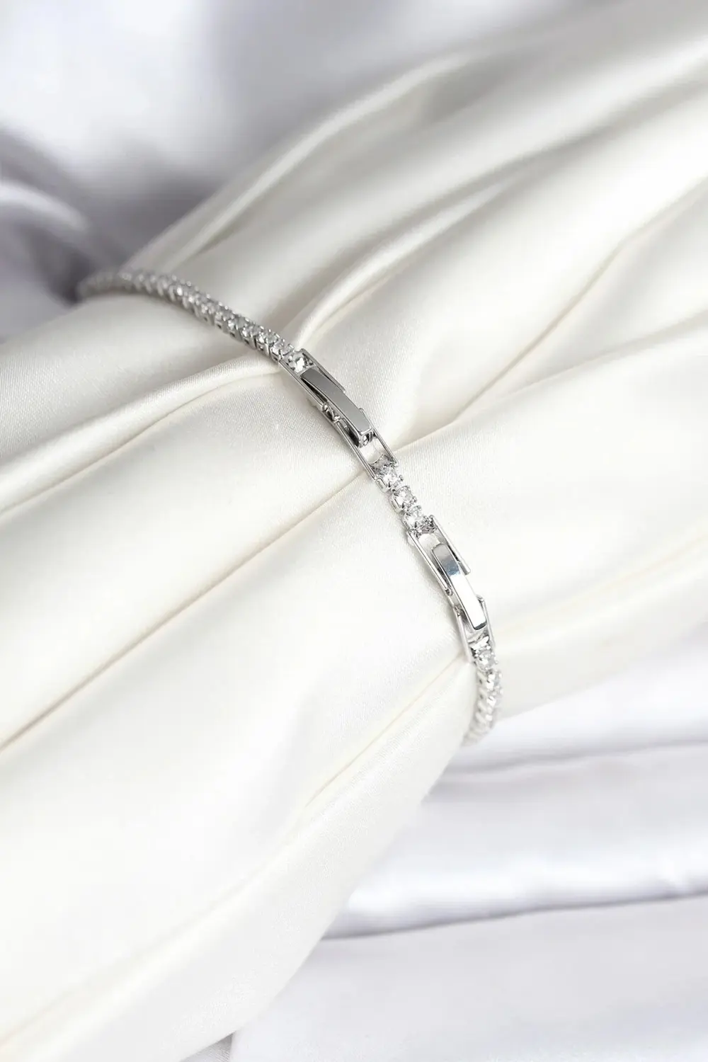 BFS Çiçekli Model Zirkon Taşlı Gümüş Renk Su Yolu Kadın Bileklik