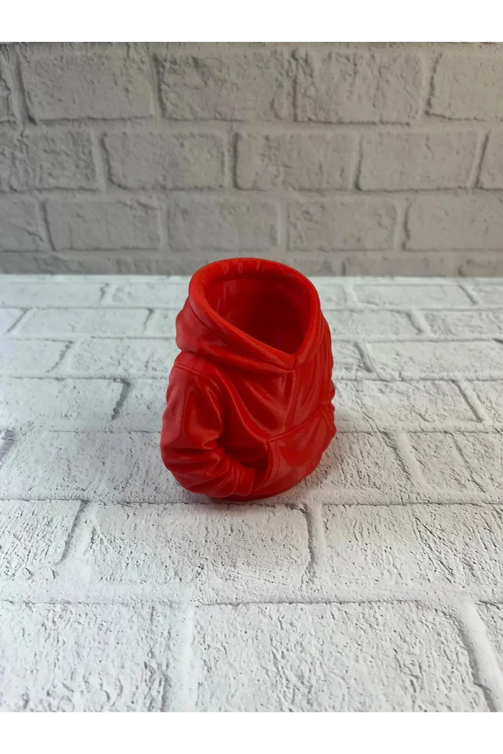 BFS Dekoratif Kırmızı Hoodie Kalemlik 10x10 cm BFS Dekoratif Kırmızı Hoodie Kalemlik 10x10 cm