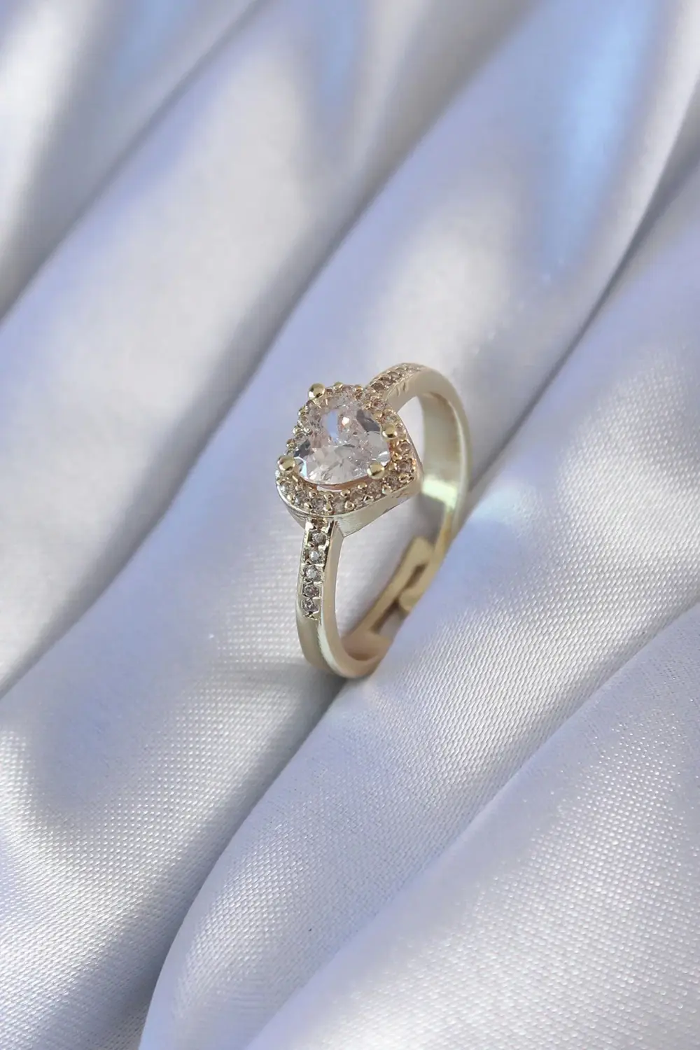 BFS Gold Renk Zirkon Taşlı Kalp Model Pirinç Charm Kadın Yüzük BFS Gold Renk Zirkon Taşlı Kalp Model Pirinç Charm Kadın Yüzük