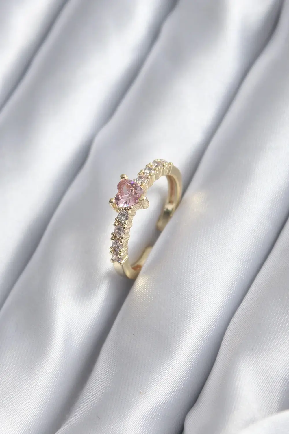BFS Gold Renk Zirkon Taşlı Pembe Kristal Kalp Model Kadın Yüzük BFS Gold Renk Zirkon Taşlı Pembe Kristal Kalp Model Kadın Yüzük
