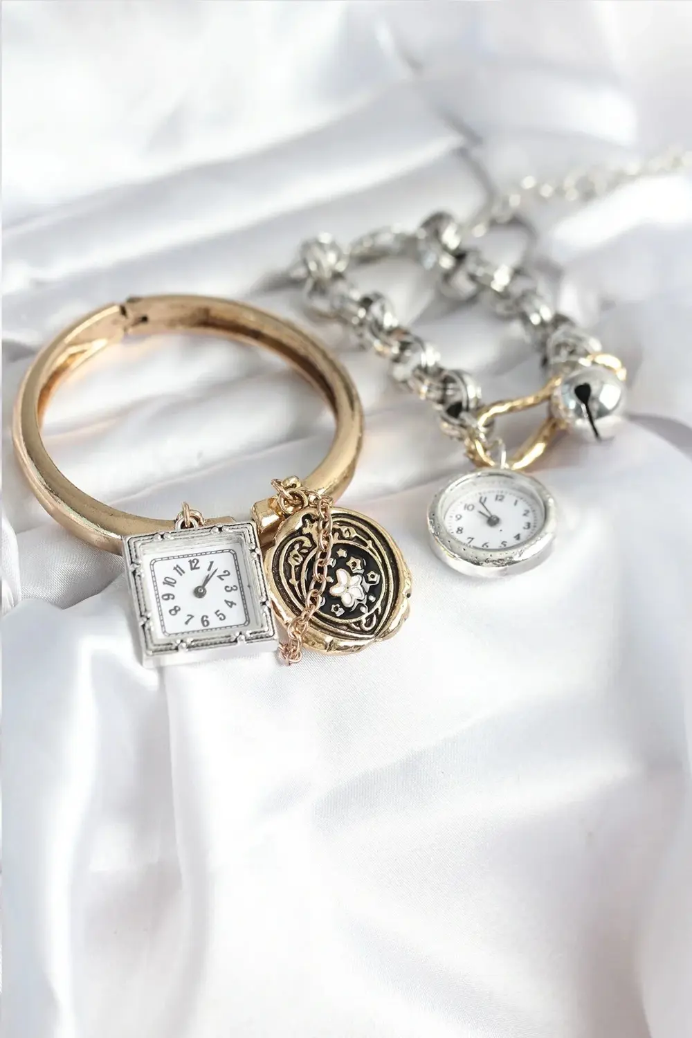 BFS Gold ve Gümüş Renk Bileklik Kombini