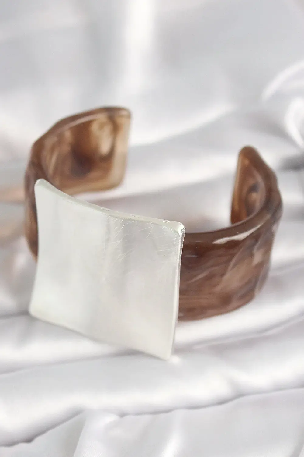 BFS Kahverengi Mermer Desen Akrilik Plastik Gümüş Kare Plaka Mode