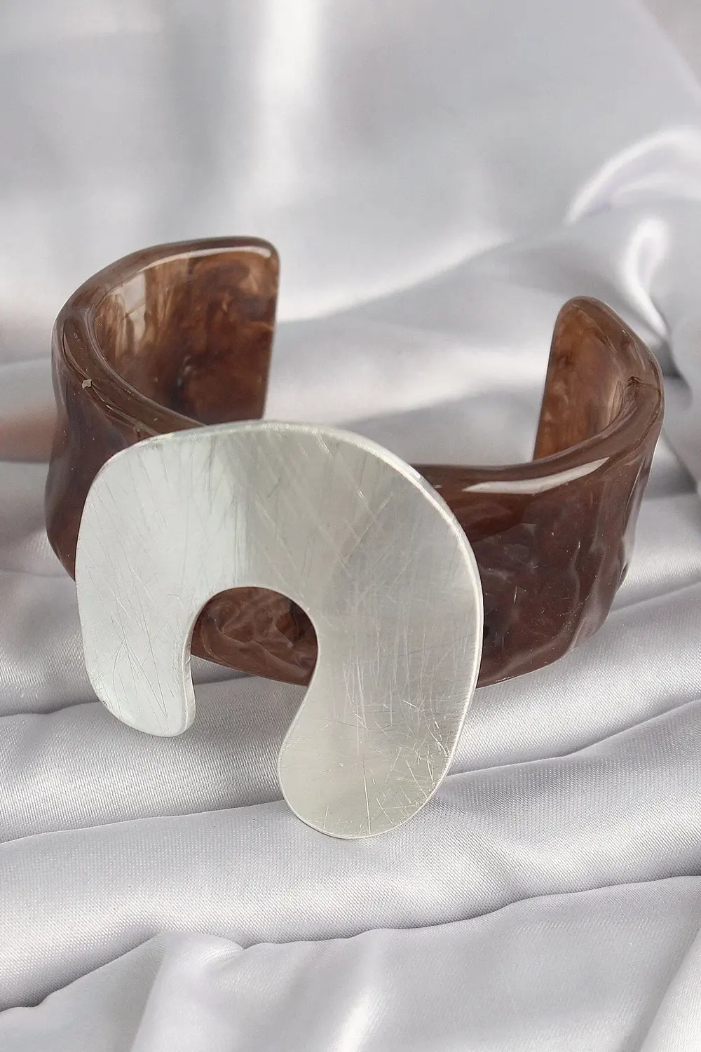 BFS Kahverengi Mermer Desen Akrilik Plastik Gümüş Plaka Model Vin