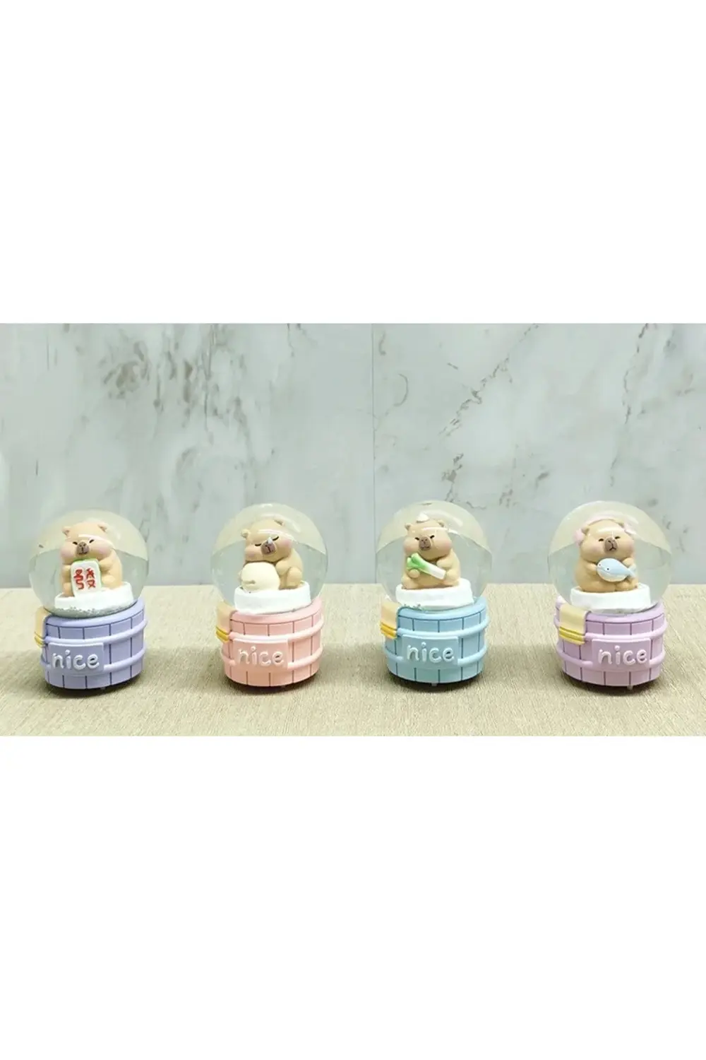 BFS Kapibara Tasarımlı Işıklı Kar Küresi Alk5022