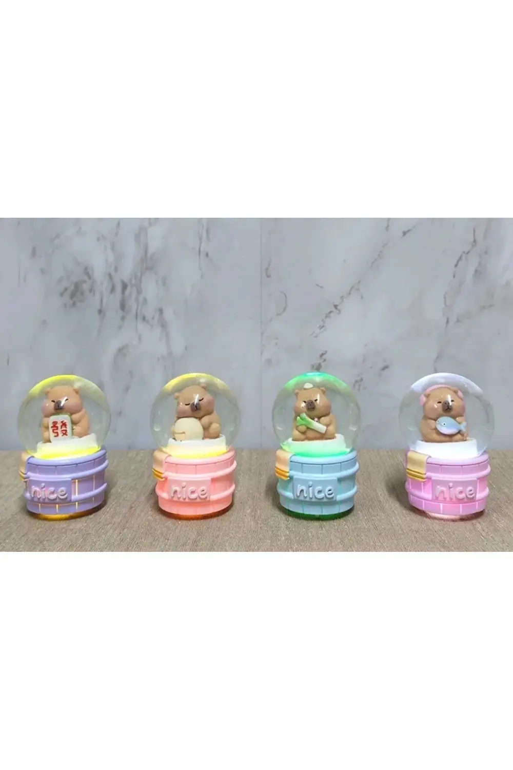 BFS Kapibara Tasarımlı Işıklı Kar Küresi Alk5022