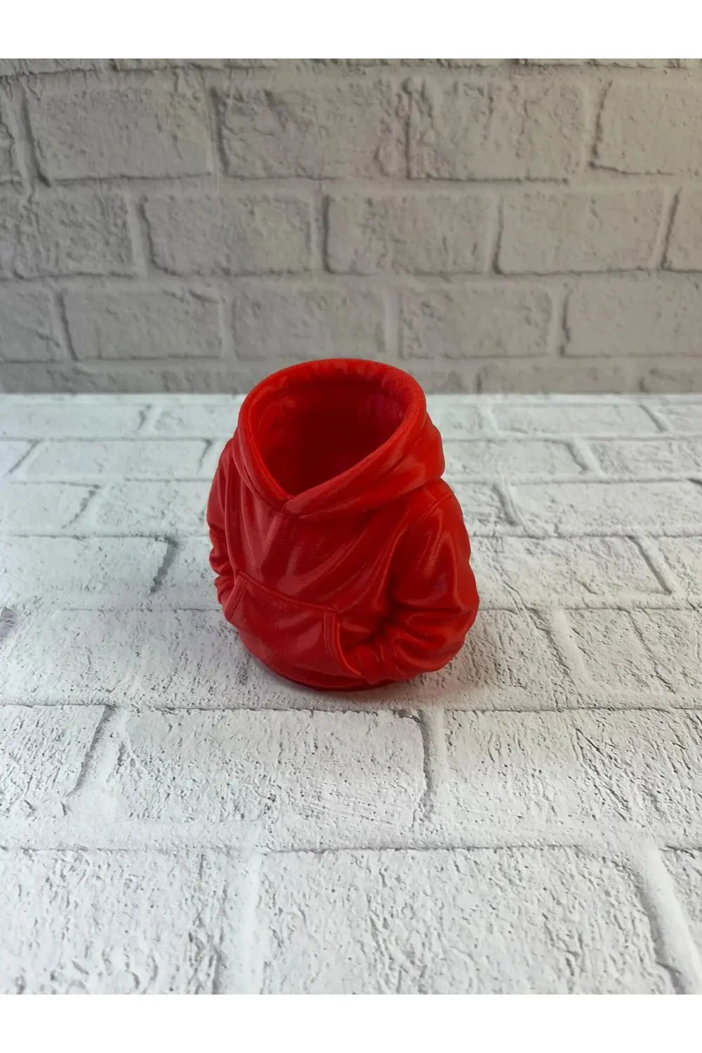 BFS Kırmızı Hoodie Kalemlik 10x10 cm Masa Üstü Düzenleyici BFS Kırmızı Hoodie Kalemlik 10x10 cm Masa Üstü Düzenleyici