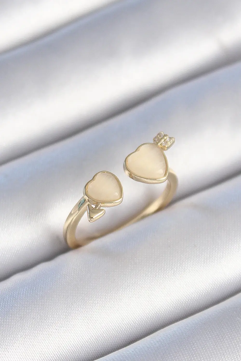 BFS Pirinç Gold Renk Beyaz Mineli Kalp Model Kadın Yüzük