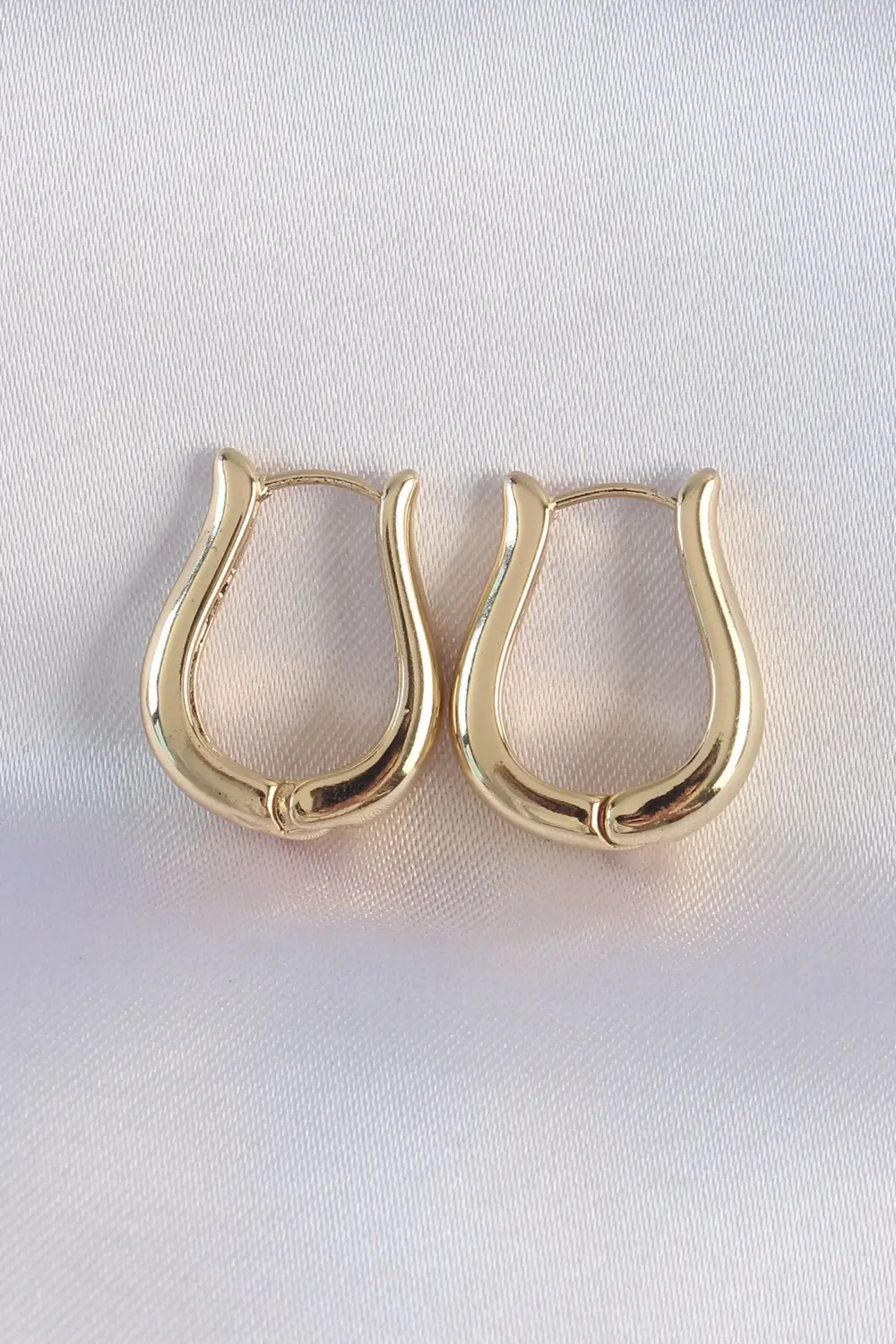 BFS Pirinç Gold Renk İçi Boş Gül Küpe