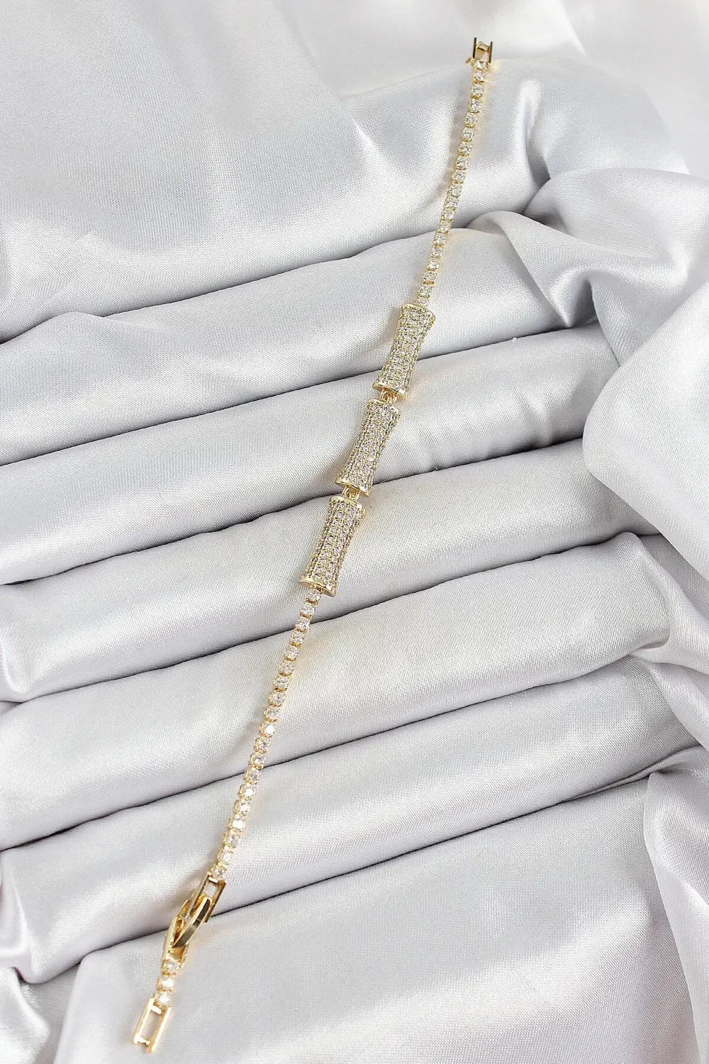 BFS Pirinç Gold Renk Zirkon Taşlı Kemik Model Kadın Bileklik