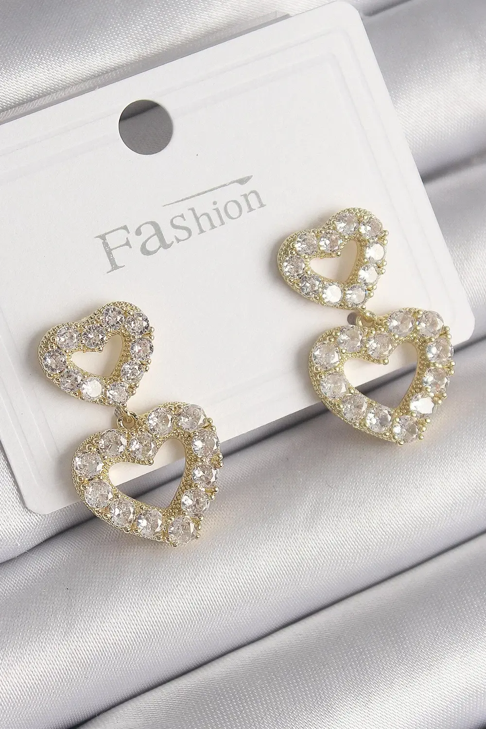 BFS Pirinç Gold Renk Zirkon Taşlı Sallantı Kalp Model Kadın Küpe