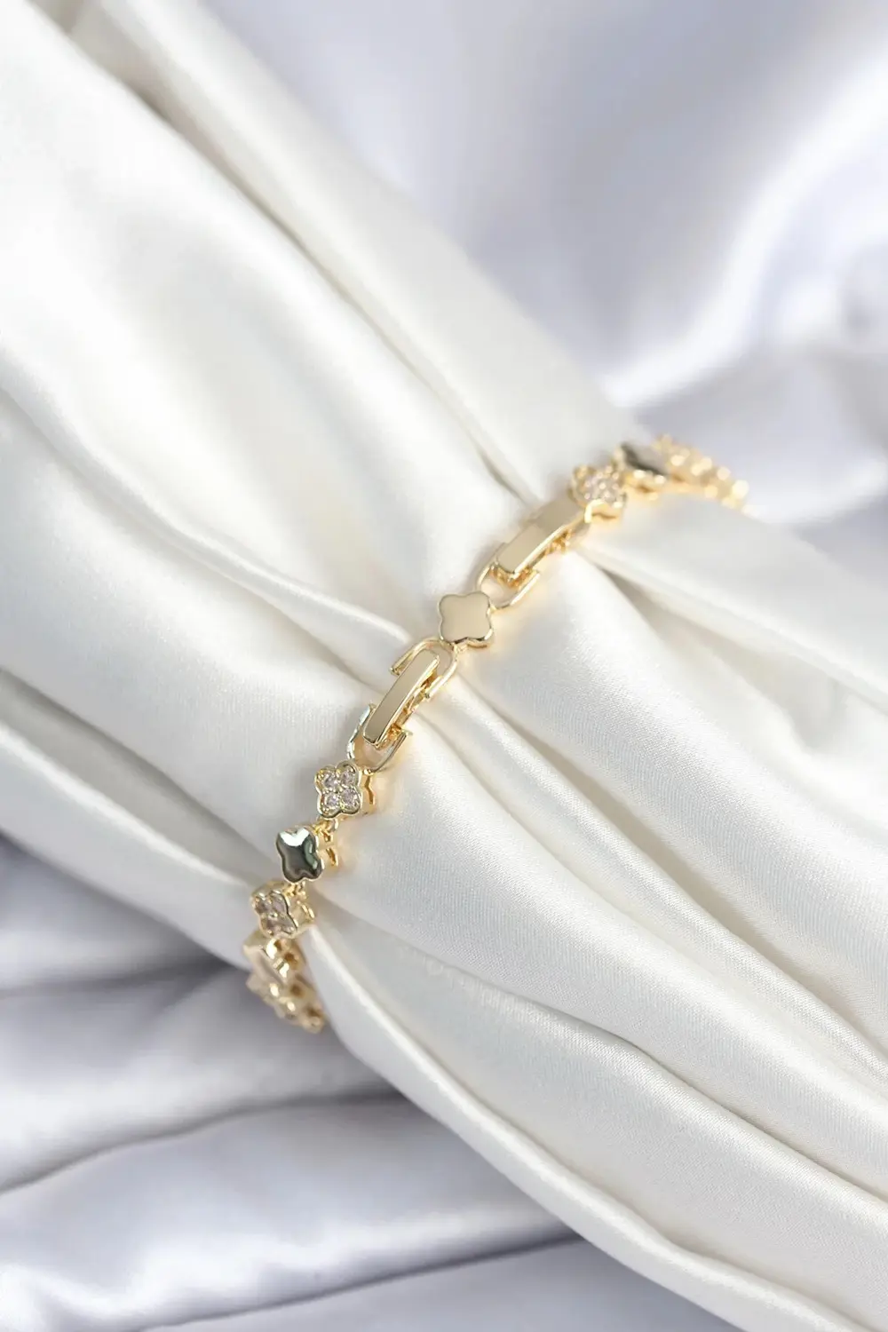 BFS Pirinç Gold Renk Zirkon Taşlı Yonca Model Kadın Bileklik