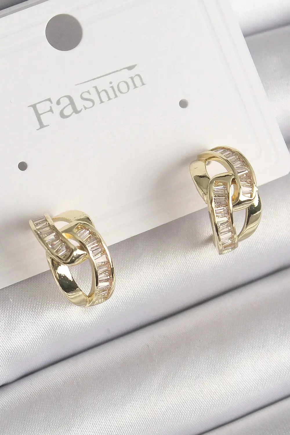 BFS Pirinç Gold Renk Zirkon Taşlı Zincir Model Kadın Küpe