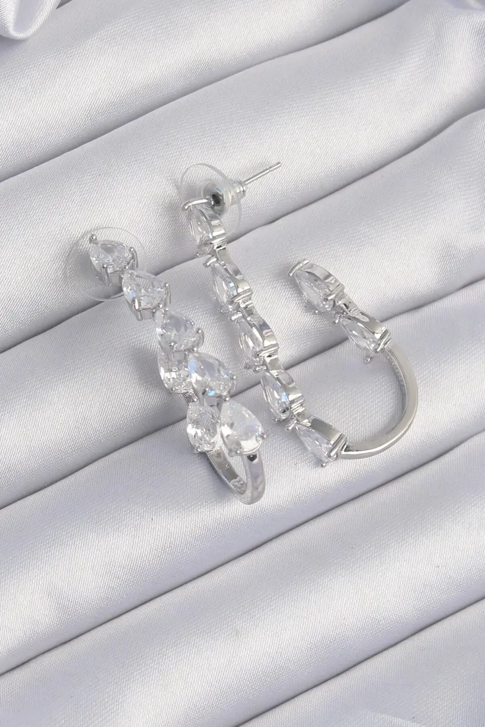 BFS Pirinç Gümüş Renk Damla Zirkon Taş Tasarımlı Küpe