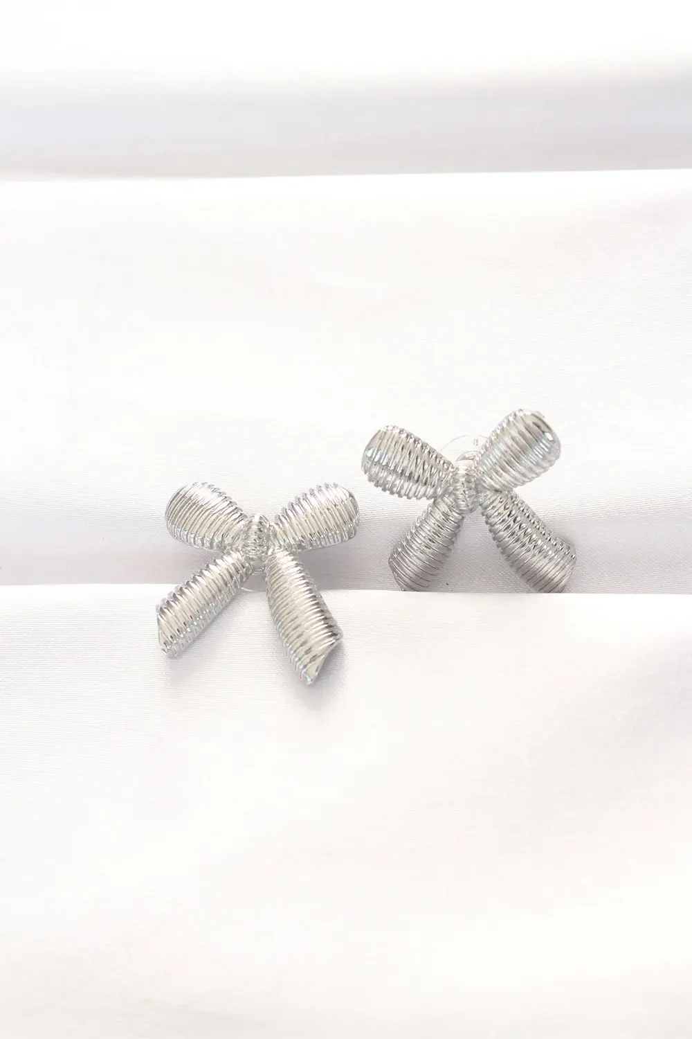 BFS Pirinç Gümüş Renk Fiyonk Küpe