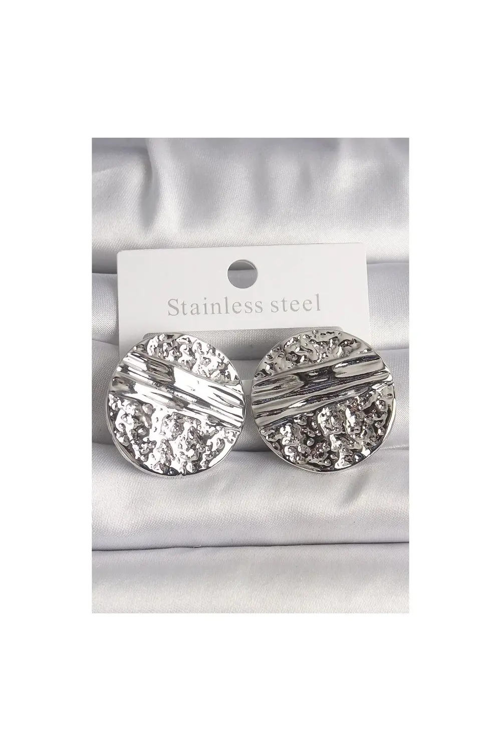 BFS Pirinç Gümüş Renk İşlemeli Daire Plaka Model Kadın Küpe